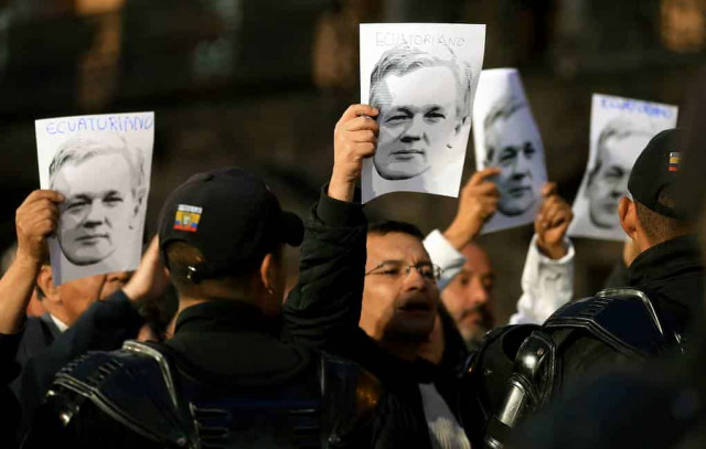 Соратника Ассанжа задержали в Эквадоре 