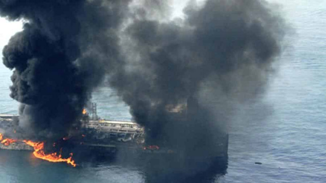В ОАЭ взорвались семь нефтяных танкеров