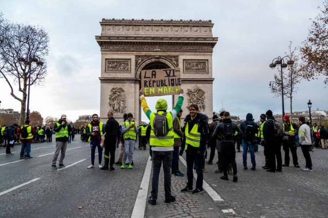 Во Франции вынесли приговоры 1800 участникам протестов 