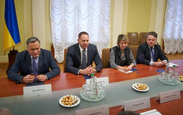 Ермак встретился с послами G