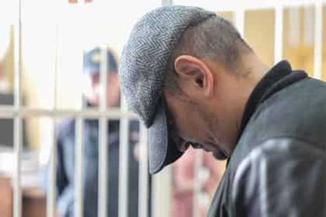 Водитель BMW избил женщину на глазах ее детей и избежал тюрьмы
