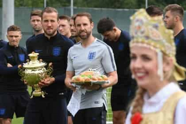 Британские футболисты отказались от русского каравая
