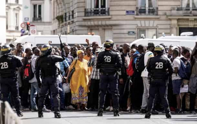 У Парижі мігранти заблокували Пантеон