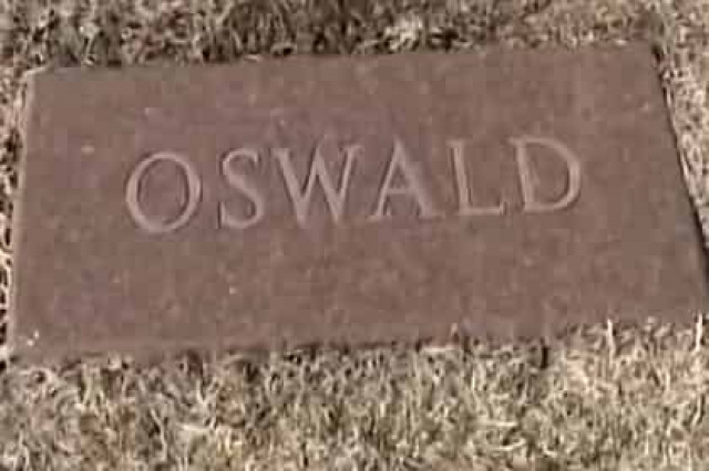 Гроб убийцы Джона Кеннеди ушел с молотка
