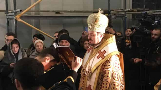 Экзархи Вселенского патриархата провели первую литургию в Киеве