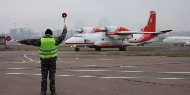 Работающие на месте крушения украинские спасатели около трех суток собирали обломки лайнера