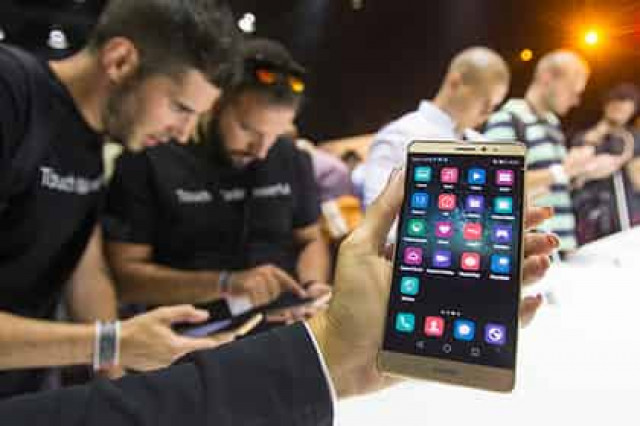 Американские спецслужбы запретили пользоваться китайскими смартфонами
