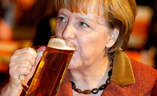 Когда Меркель и Путин дарят друг другу пиво и копченую рыбу