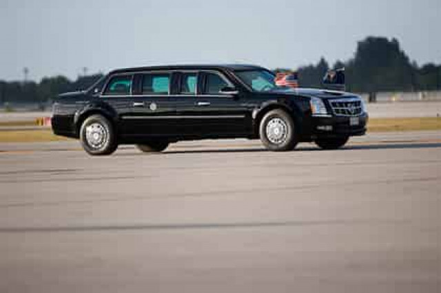 Новый лимузин Путина сравнили со «Зверем» Трампа
