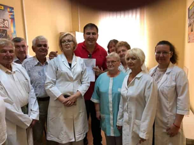 Саакашвили пришел в военкомат и встал на воинский учет