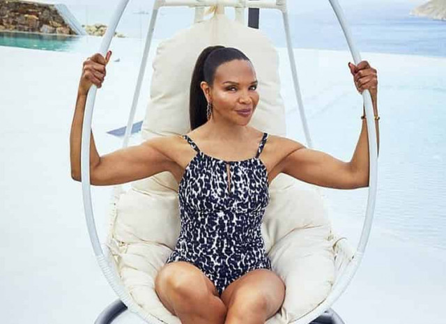 67-летняя мама Наоми Кэмпбелл снялась в рекламной кампании бикини
