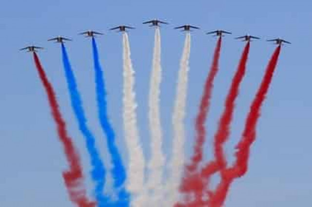 Пилотажная группа на Дне взятия Бастилии перепутала цвета флага Франции