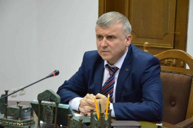 Українські суди почали відновлювати на посаді люстрованих чиновників