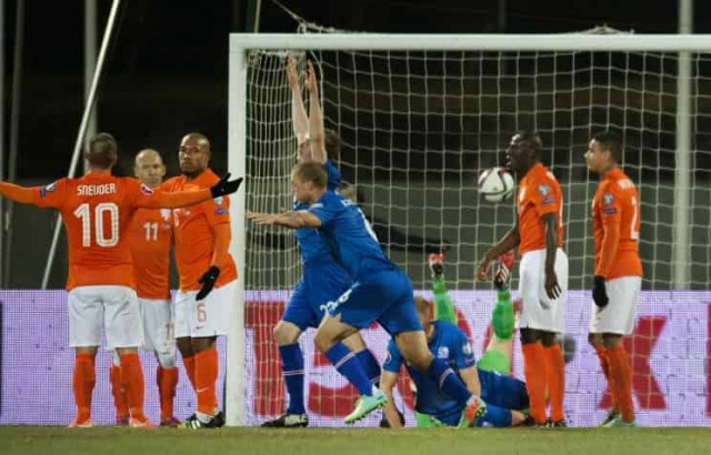 Сборная Исландии победила команду Нидерландов в отборочном матче ЧЕ-2016 по футболу