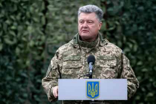 Порошенко посулил украинским военным 62 танка