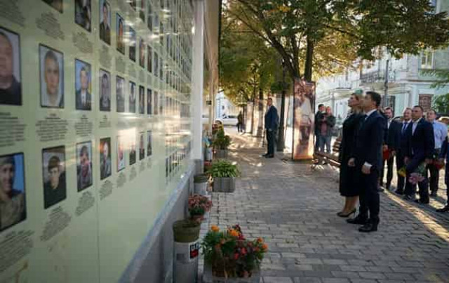 Зеленский едет на Донбасс в День защитника