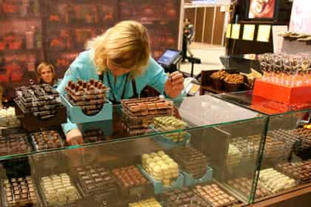 Брянский вор-сладкоежка украл и съел 100 плиток шоколада