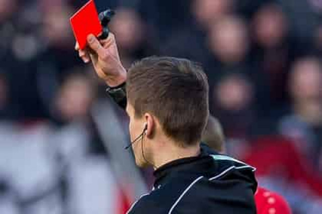 Судья назначил два подозрительных пенальти и попал за решетку
