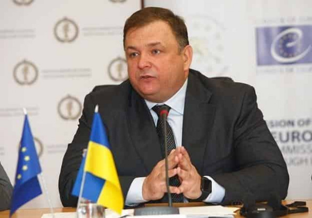 У Зеленского прокомментировали увольнение главы КС