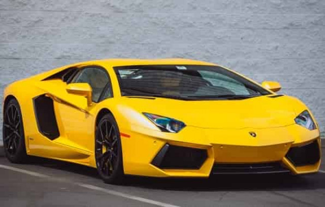 Lamborghini «из будущего» меняет цвет по брелку 