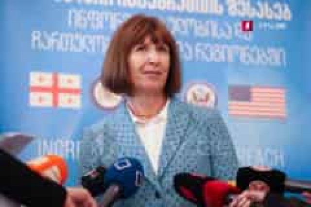 Посол США в Грузії «зіштовхує людей один з одним» - протоієрей Ісакадзе