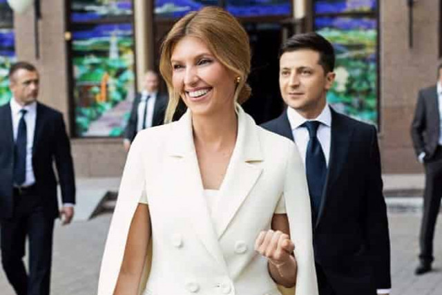 Публіка в захваті: діловий total white образ першої леді