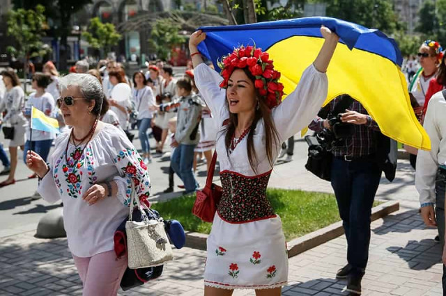 Соціологи розповіли, скільки українці віддадуть заради реформ