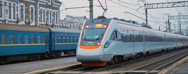 В Украине 20 поездов отклонились от графика из-за кражи оборудования