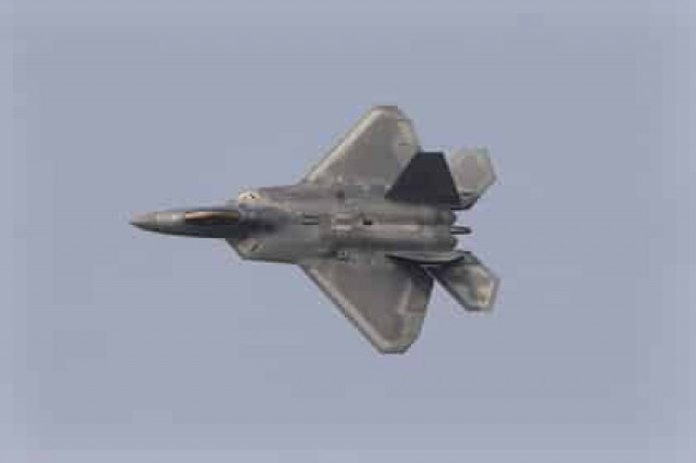 Американскому F-22 предрекли поражение от российских истребителей