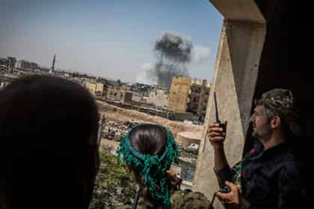 Коалиция во главе с США позволила боевикам ИГ эвакуироваться из Ракки