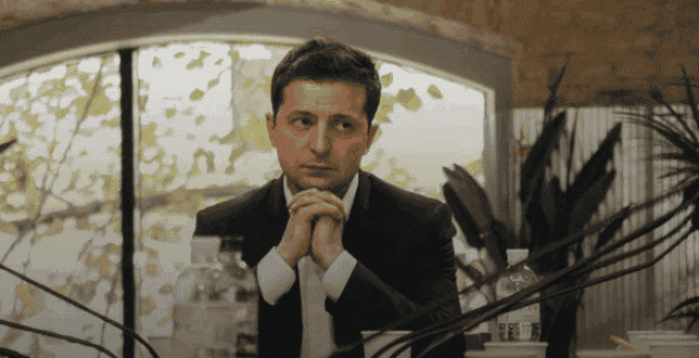 Впервые рейтинг Зеленского пошел на снижение: результаты соцопроса