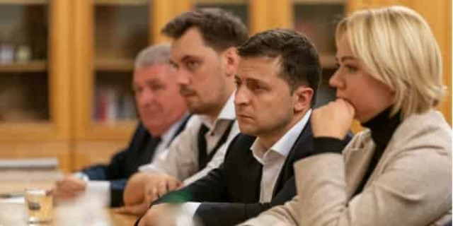 Зеленский встретился с родными погибших военных (ФОТО)