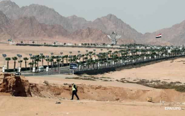 Консул МИД летит в Египет на помощь украинским туристам