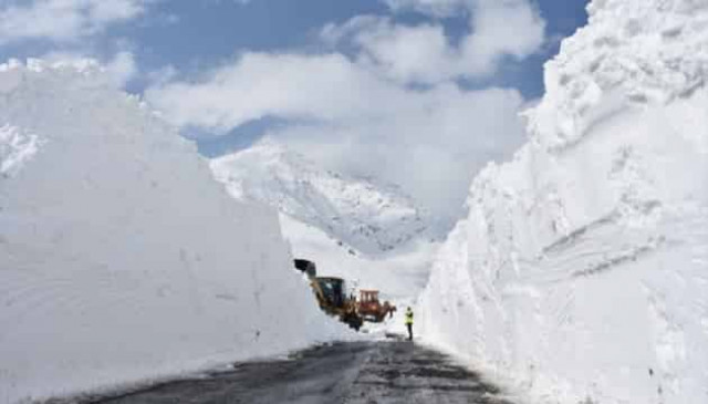 Ukraine’s Emergency Service warns of avalanche danger in Carpathians