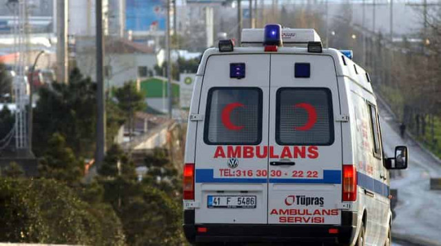 В Турции перевернулся школьный автобус 