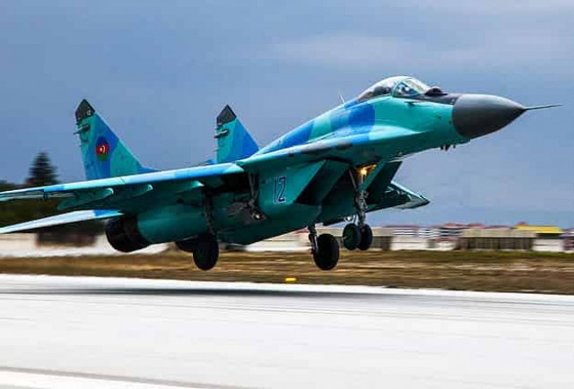 Баку разместил группу боевых самолетов в 100 км от Нагорного Карабаха