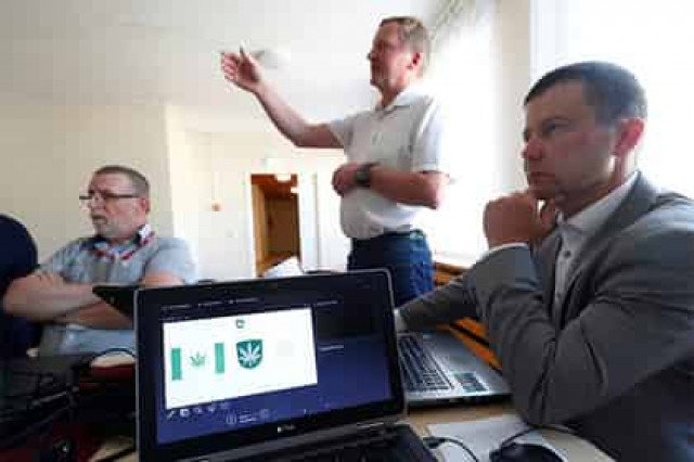 Эстонский муниципалитет утвердил флаг с изображением каннабиса
