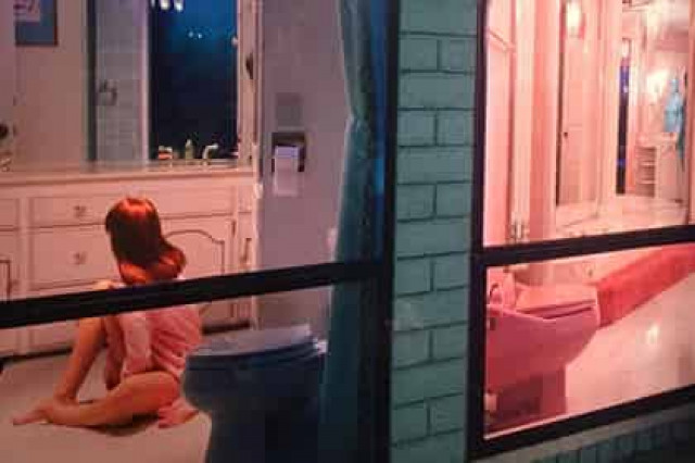 Фотограф спустилась в подземный дом главы Avon ради жуткой эротики
