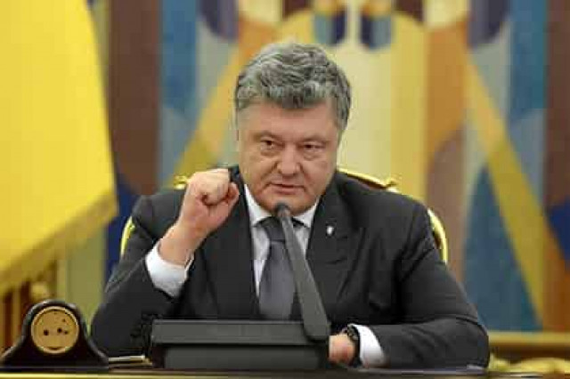 Порошенко передумал лишать крымчан украинского гражданства
