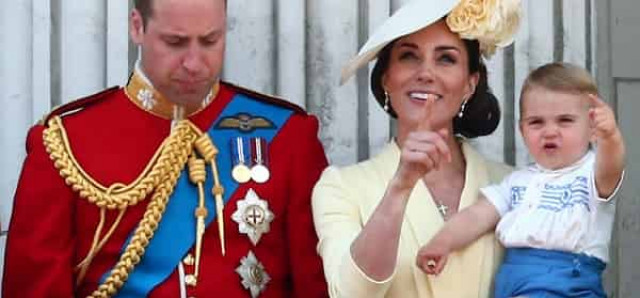 Британського принца застукали за непристойним заняттям