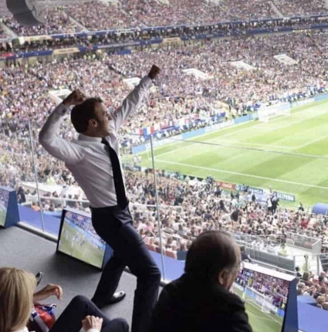 Реакция Макрона на победу сборной Франции восхитила зрителей по всему миру