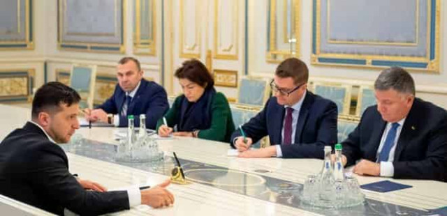 Зеленский требует в течение 2 недель установить причастных к записи разговора Гончарука в Кабмине