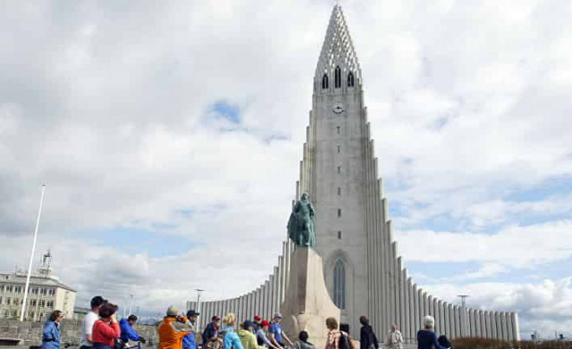 НАТО снова хочет задействовать «исландский авианосец»
