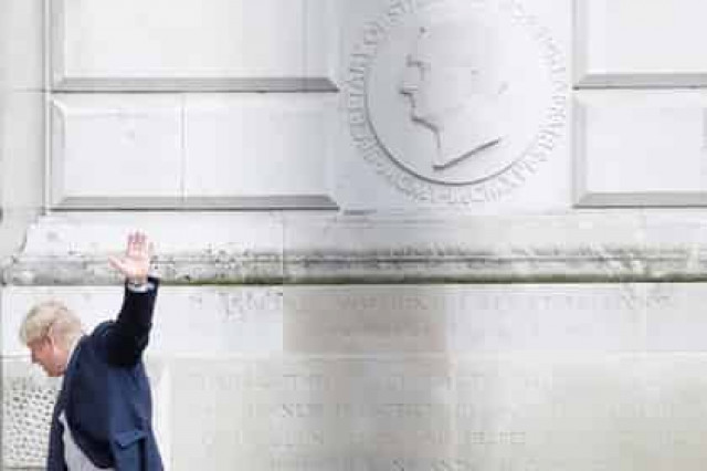 Британский МИД назвал высылку дипломатов из России ожидаемой и пообещал ответ
