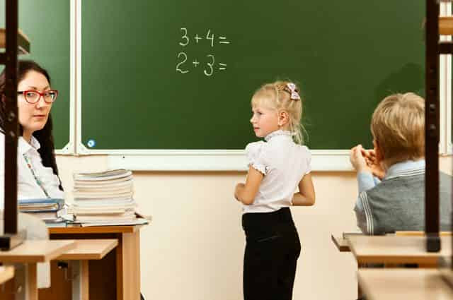 Учителям отменили обещанную разовую помощь