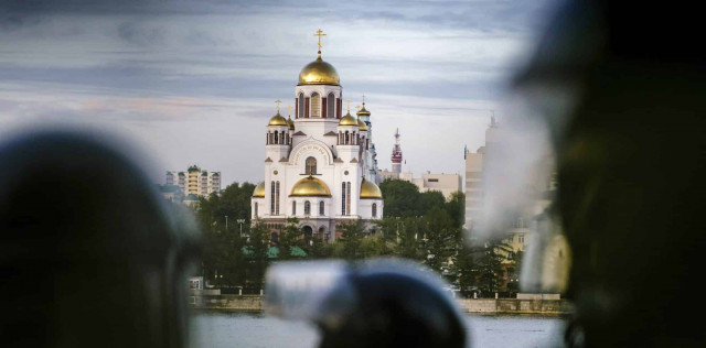 Putin calls for compromise over Orthodox cathedral standoff