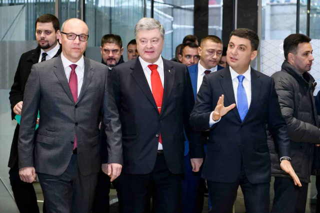 Суд открыл дело о запрете Порошенко выезда с Украины