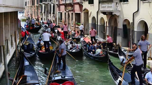 Tourists who misbehave in Venice to be fined up to €500 and banned with Asbo-style decrees 