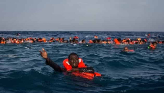 У берегов Турции затонуло судно с 40 мигрантами