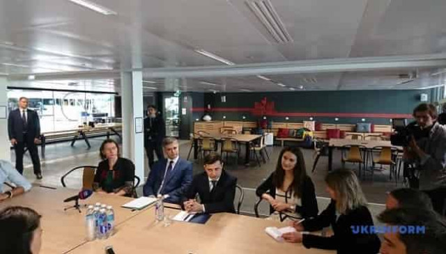 Zelensky visiting Station F startup incubator in Paris